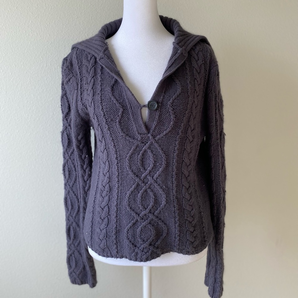 American Eagle XL grey sweater. Cable knit pattern